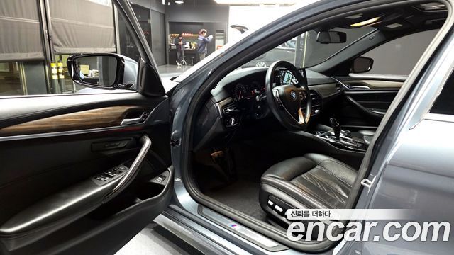 BMW 5 Series (G30) 520d xDrive M Sport Package Plus 2018 — фото 10