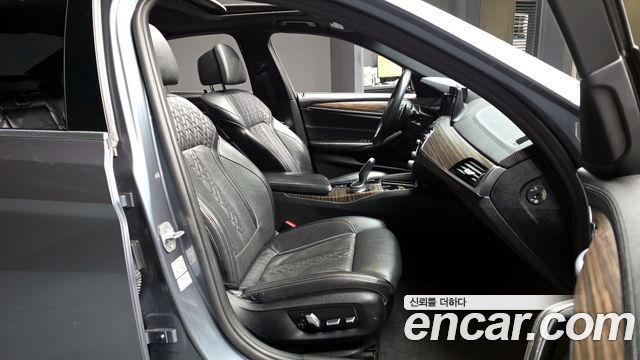 BMW 5 Series (G30) 520d xDrive M Sport Package Plus 2018 — фото 11