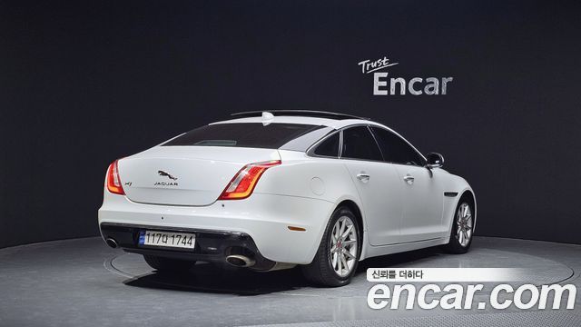 Jaguar XJ 2.0 Luxury SWB X351 2016 — фото 2