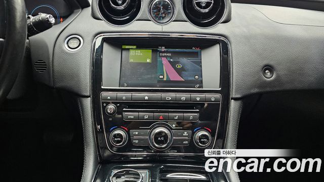 Jaguar XJ 2.0 Luxury SWB X351 2016 — фото 18