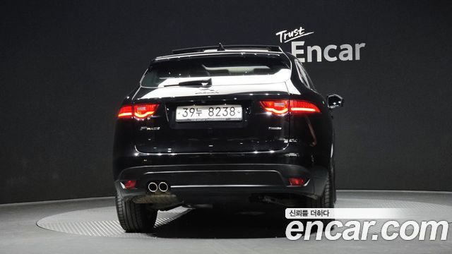 Jaguar F-PACE 20d Prestige 2017 — фото 4