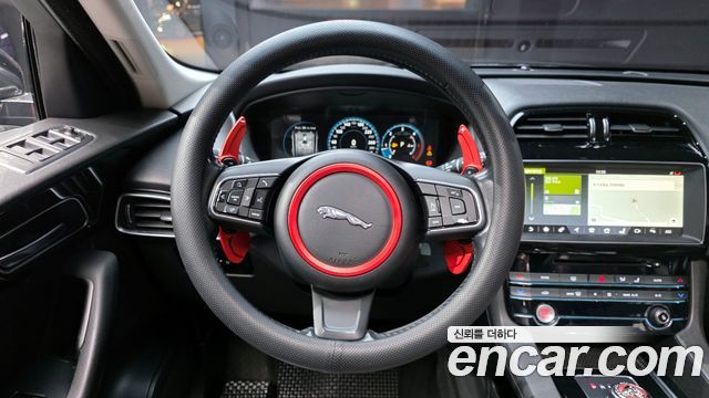 Jaguar F-PACE 20d Prestige 2017 — фото 13