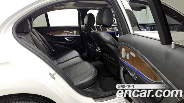 Mercedes-Benz E-Class (W213) E300 4MATIC Exclusive 2019 — фото 12