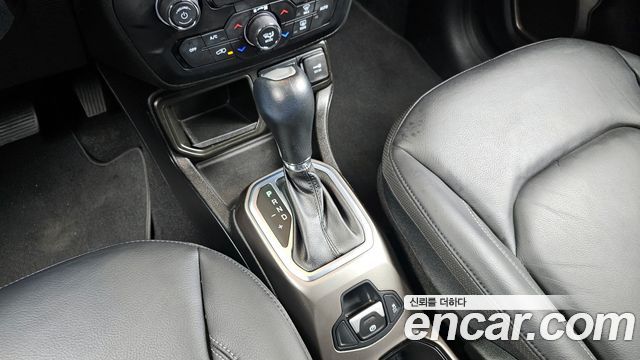 Jeep Renegade 2.4 Limited 2019 — фото 9