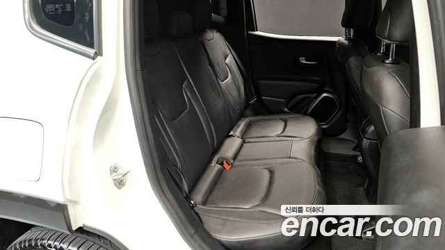 Jeep Renegade 2.4 Limited 2019 — фото 12