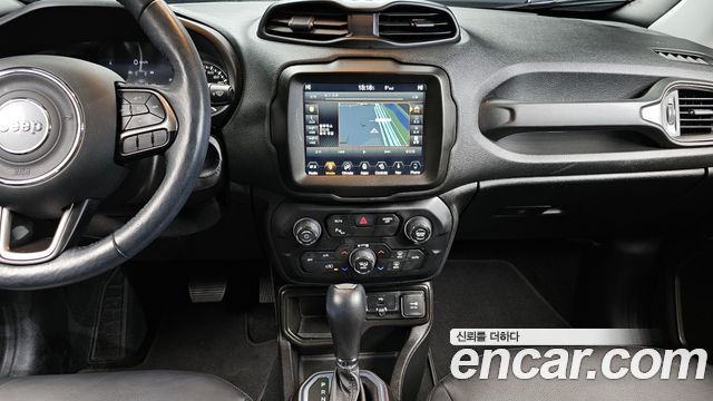 Jeep Renegade 2.4 Limited 2019 — фото 14