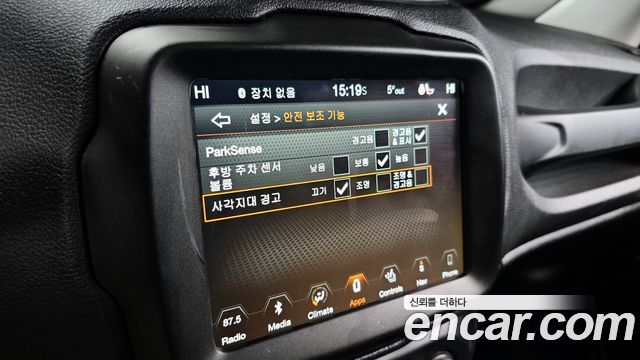 Jeep Renegade 2.4 Limited 2019 — фото 15