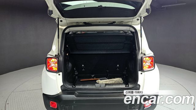 Jeep Renegade 2.4 Limited 2019 — фото 20