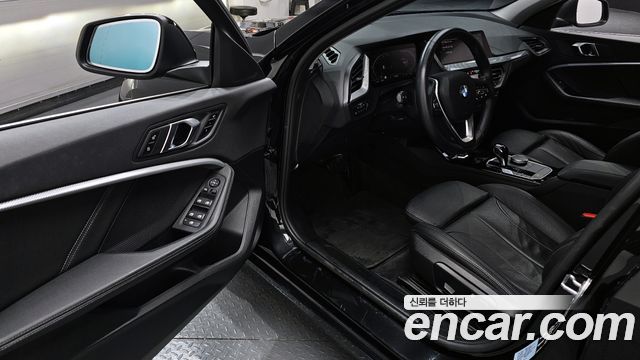 BMW 1 Series (F40) 120i Advantage 2022 — фото 10