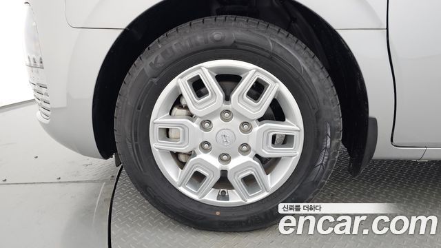 Hyundai Staria 4WD Wheel Chair Lift/Slope 2022 — фото 5