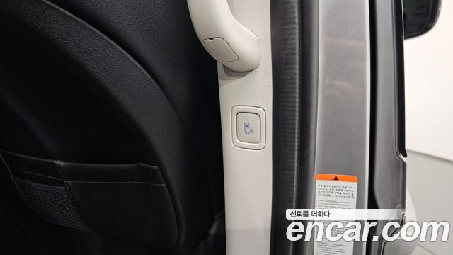 Hyundai Staria 4WD Wheel Chair Lift/Slope 2022 — фото 18