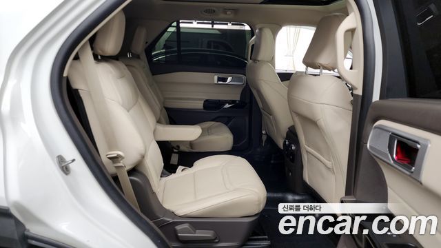 Ford Explorer (VI) 3.0 Platinum 4WD 2022 — фото 12