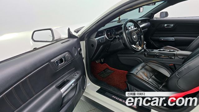 Ford Mustang Coupe 2019 — фото 10