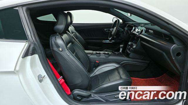 Ford Mustang Coupe 2019 — фото 11