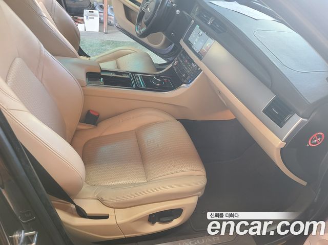 Jaguar XF (X260) 20d Prestige 2017 — фото 15
