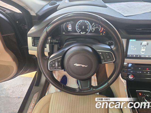 Jaguar XF (X260) 20d Prestige 2017 — фото 20
