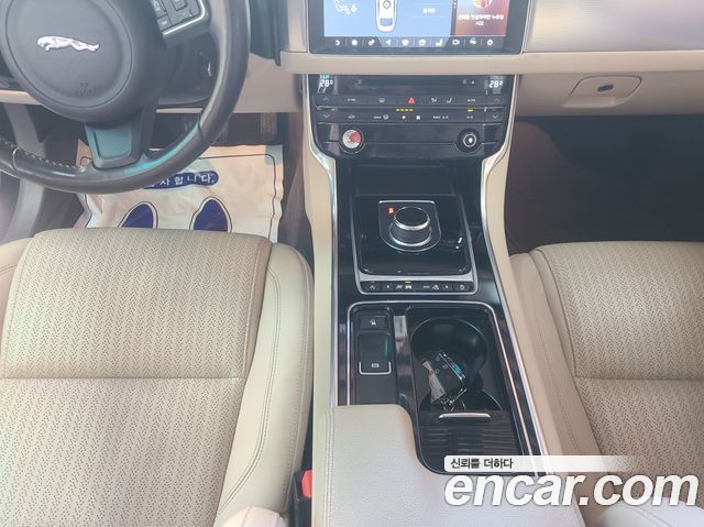 Jaguar XF (X260) 20d Prestige 2017 — фото 21