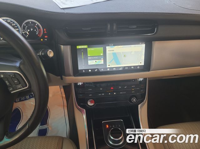 Jaguar XF (X260) 20d Prestige 2017 — фото 23