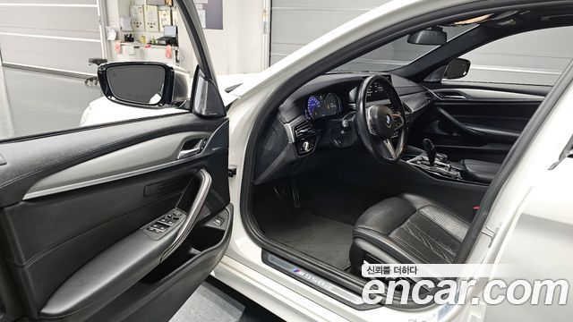 BMW 5 Series (G30) M550d xDrive 2018 — фото 10