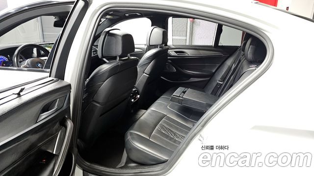 BMW 5 Series (G30) M550d xDrive 2018 — фото 11