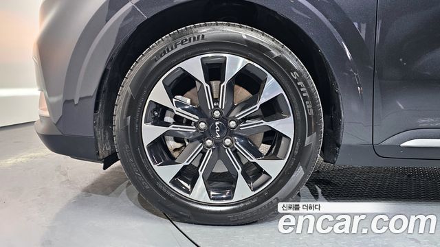 Kia Carnival (IV) Gasoline 7-Seater Signature 2023 — фото 5