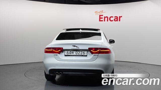 Jaguar XE 20d Prestige 2016 — фото 4