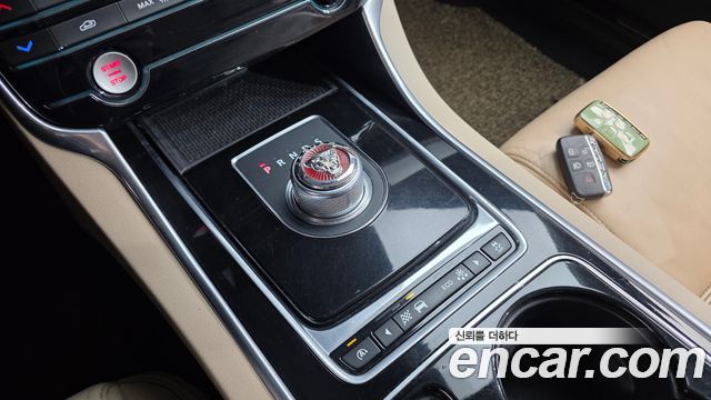 Jaguar XE 20d Prestige 2016 — фото 9