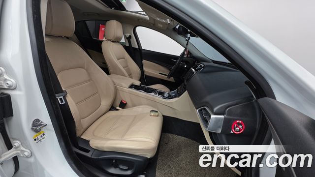Jaguar XE 20d Prestige 2016 — фото 10