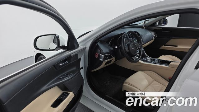 Jaguar XE 20d Prestige 2016 — фото 12