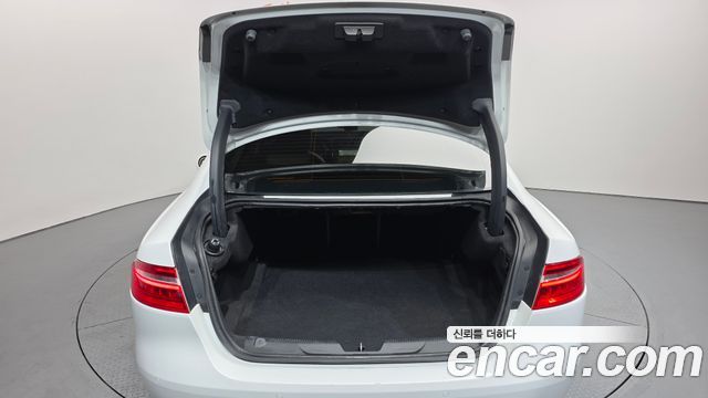 Jaguar XE 20d Prestige 2016 — фото 20