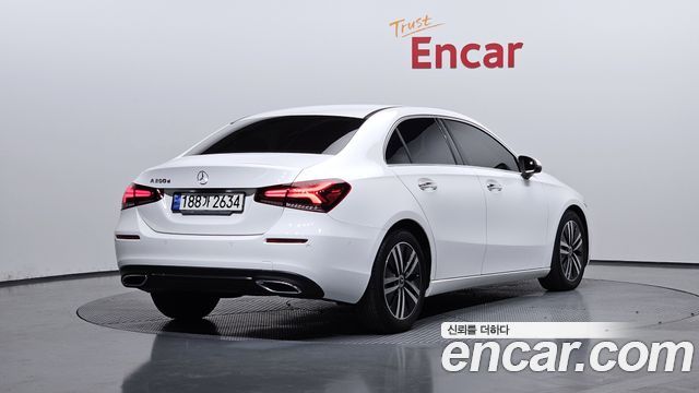 Mercedes-Benz A-Class (W177) A200d Sedan 2021 — фото 2