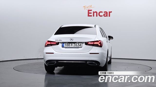 Mercedes-Benz A-Class (W177) A200d Sedan 2021 — фото 4