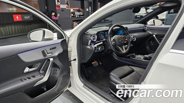 Mercedes-Benz A-Class (W177) A200d Sedan 2021 — фото 11