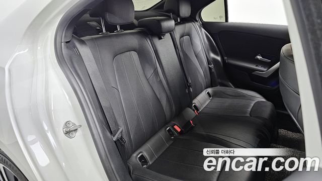 Mercedes-Benz A-Class (W177) A200d Sedan 2021 — фото 13