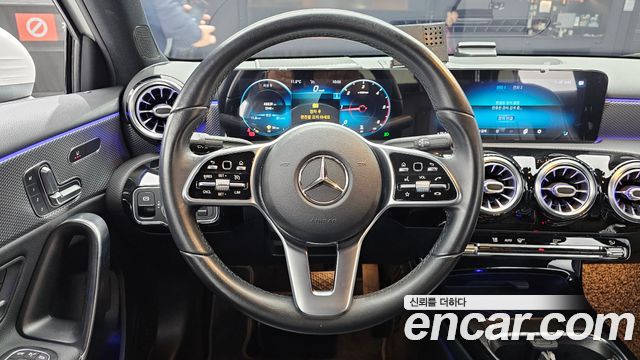 Mercedes-Benz A-Class (W177) A200d Sedan 2021 — фото 14