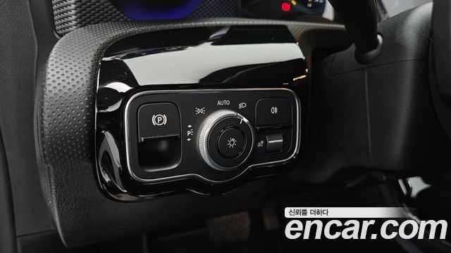 Mercedes-Benz A-Class (W177) A200d Sedan 2021 — фото 16