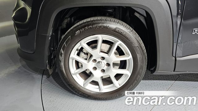 Jeep Renegade 2.4 Limited 2021 — фото 5
