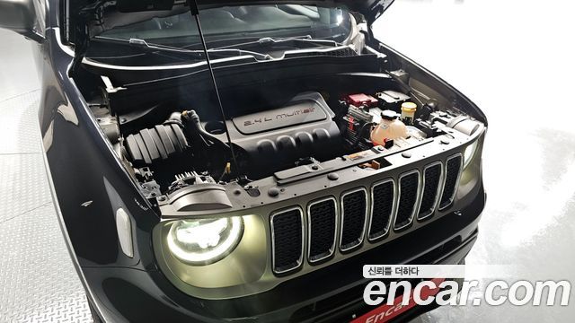 Jeep Renegade 2.4 Limited 2021 — фото 6
