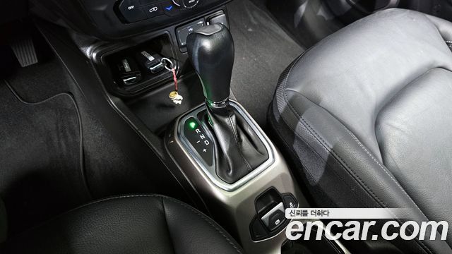 Jeep Renegade 2.4 Limited 2021 — фото 9