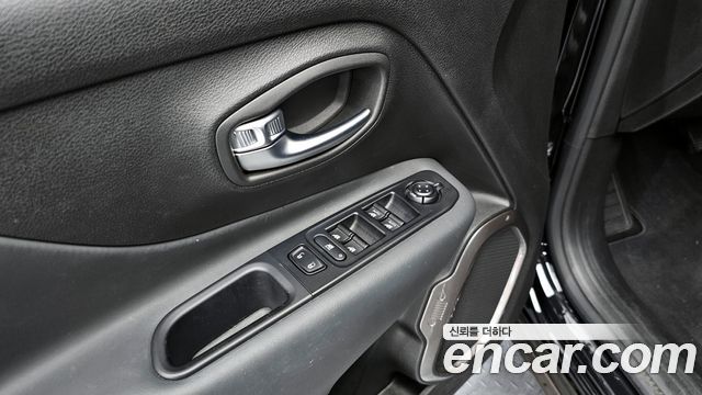 Jeep Renegade 2.4 Limited 2021 — фото 18