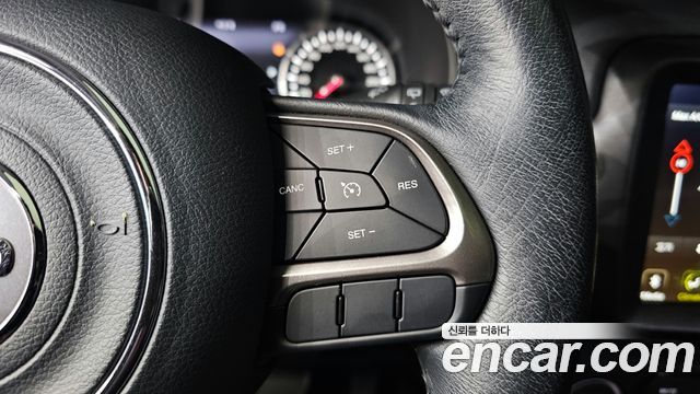 Jeep Renegade 2.4 Limited 2021 — фото 19