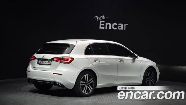 Mercedes-Benz A-Class (W177) A220 Hatchback 2021 — фото 2