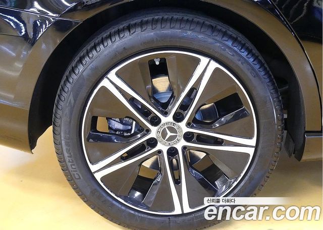 Mercedes-Benz A-Class (W177) A220 Sedan 2024 — фото 5