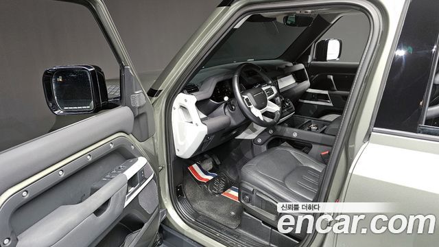 Land Rover Defender (L663) 110 D250 S 2022 — фото 10