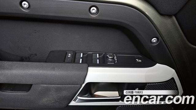 Land Rover Defender (L663) 110 D250 S 2022 — фото 12