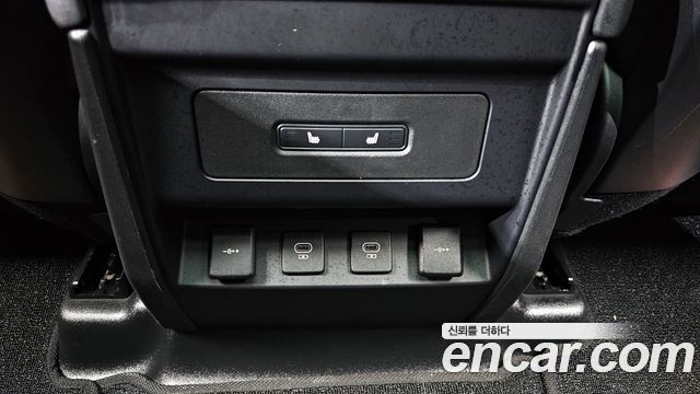 Land Rover Defender (L663) 110 D250 S 2022 — фото 17