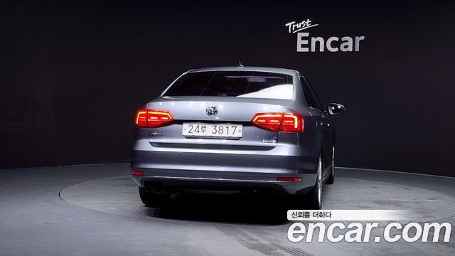 Volkswagen Jetta 2.0 TDI BlueMotion Premium 6th 2015 — фото 4