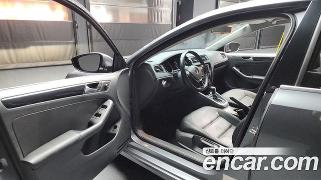 Volkswagen Jetta 2.0 TDI BlueMotion Premium 6th 2015 — фото 10