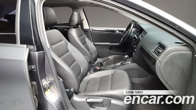 Volkswagen Jetta 2.0 TDI BlueMotion Premium 6th 2015 — фото 11