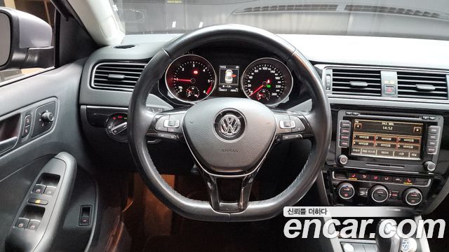 Volkswagen Jetta 2.0 TDI BlueMotion Premium 6th 2015 — фото 13